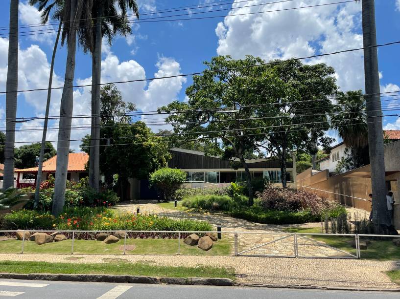 Rodeada por jardins de Burle Marx e com um painel de Alfredo Volpi, a Casa Kubitschek era usada como residência de veraneio pelo então prefeito de BH nos anos 1940