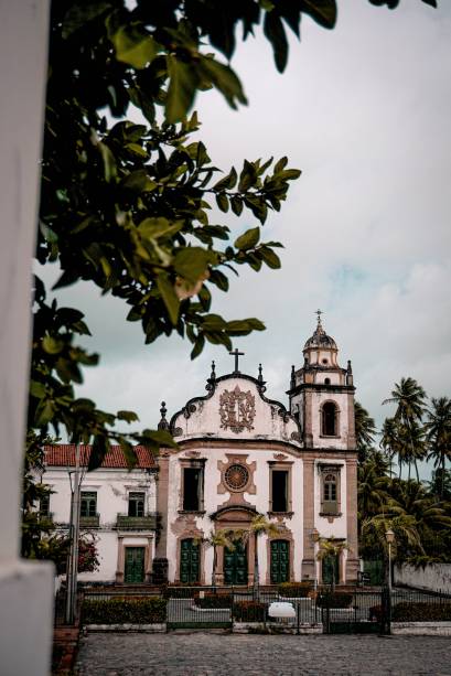 Uma delas é a Basílica de São Bento. Com um belíssimo altar de madeira entalhada, é a igreja mais rica do Centro Histórico