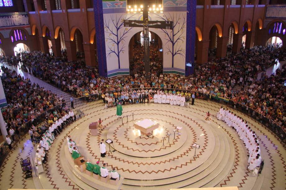 Interior do Altar Central do Santuário Nacional de Nossa Senhora Aparecida.