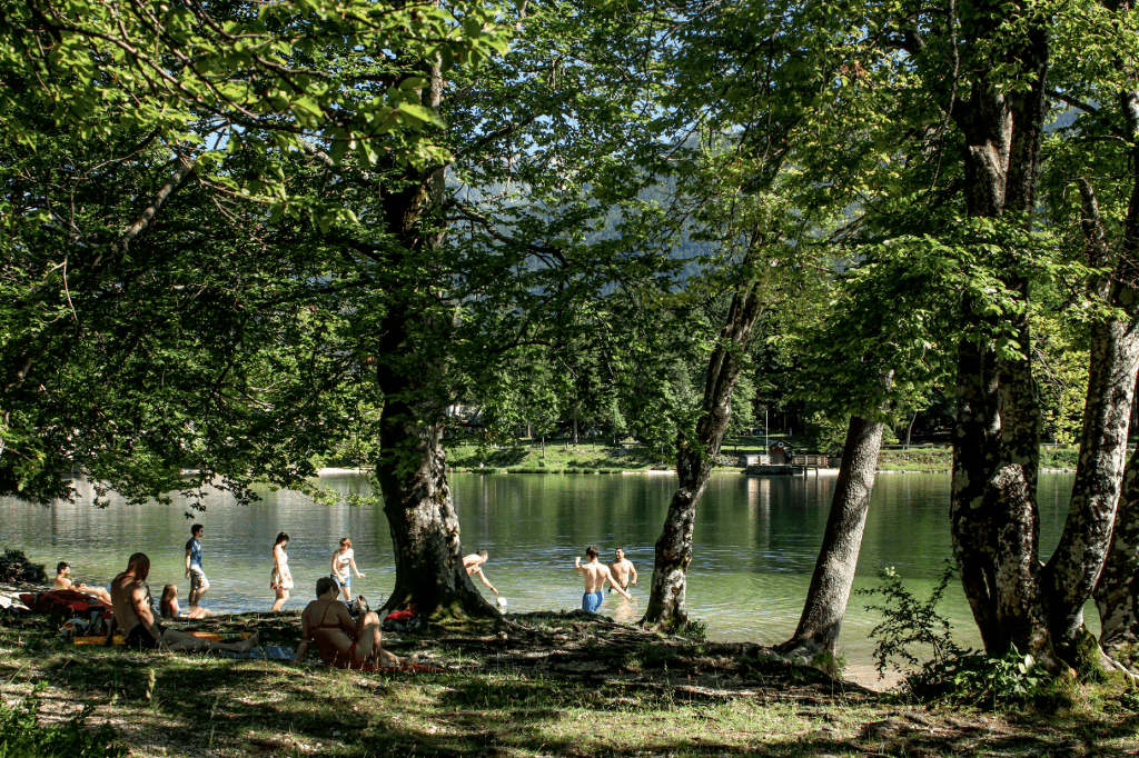 Lago Bohinj, no Parque Nacional do Triglav, Eslovênia