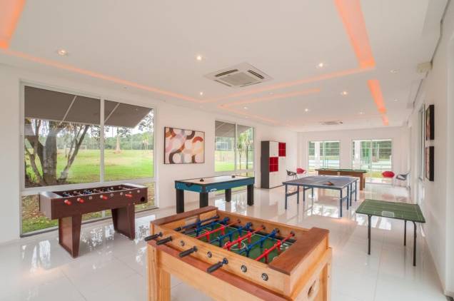 <strong>Wish Resort Golf Convention, em Foz do Iguaçu (PR)</strong>A vasta área de lazer, que conta inclusive com um campo de golfe de 18 buracos, ganhou em 2013 uma quadra de tênis e um paredão para escalada. <a href="https://www.booking.com/hotel/br/iguassu-resort.pt-br.html?aid=332455&label=viagemabril-hoteisfamilia" target="_blank" rel="noopener">Reserve sua estadia no Wish Resort Golf Convention </a> <strong>Wish Resort Golf Convention, em Foz do Iguaçu (PR)</strong>A vasta área de lazer, que conta inclusive com um campo de golfe de 18 buracos, ganhou em 2013 uma quadra de tênis e um paredão para escalada. <a href="https://www.booking.com/hotel/br/iguassu-resort.pt-br.html?aid=332455&label=viagemabril-hoteisfamilia" target="_blank" rel="noopener">Reserve sua estadia no Wish Resort Golf Convention </a>
