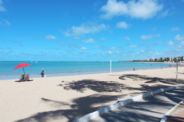 <strong><a href="https://viajeaqui.abril.com.br/estabelecimentos/br-al-maceio-atracao-praia-ponta-verde" target="_blank">Ponta Verde</a> – <a href="https://viajeaqui.abril.com.br/cidades/br-al-maceio" target="_blank">Maceió (AL)</a></strong> <strong><a href="https://viajeaqui.abril.com.br/estabelecimentos/br-al-maceio-atracao-praia-ponta-verde" target="_blank">Ponta Verde</a> – <a href="https://viajeaqui.abril.com.br/cidades/br-al-maceio" target="_blank">Maceió (AL)</a></strong>
