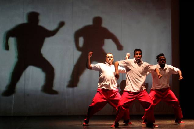 Na <strong>Mostra Contemporânea</strong> do <strong>Festival de Dança de Joinville,</strong> companhias profissionais como a <em>Ritmos Family </em>têm a oportunidade de mostrar os mais variados estilos. As apresentações de 2012 acontecem no<strong> Teatro Juarez Machado</strong> e em praças da cidade entre os dias 19 e 27 de julho Na <strong>Mostra Contemporânea</strong> do <strong>Festival de Dança de Joinville,</strong> companhias profissionais como a <em>Ritmos Family </em>têm a oportunidade de mostrar os mais variados estilos. As apresentações de 2012 acontecem no<strong> Teatro Juarez Machado</strong> e em praças da cidade entre os dias 19 e 27 de julho