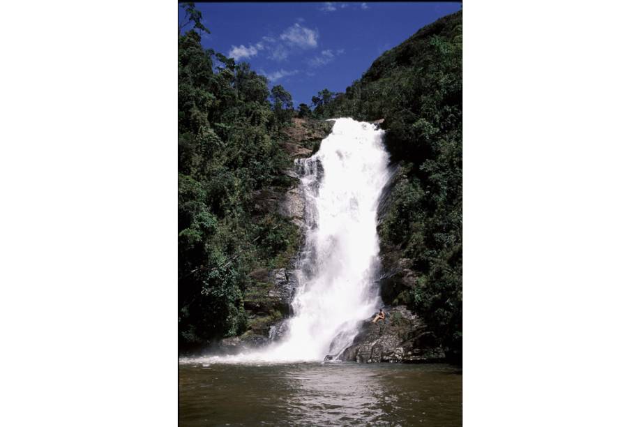 Uma pequena caminhada leva à Cachoeira Santo Izidro (foto) a mais próxima da entrada do Parque Nacional da Serra da Bocaina. Se tiver pique (muito pique) estenda a viagem até a Cachoeira do Veado, parada obrigatória para quem encara a Trilha do Ouro. A queda d’água se encontra no meio do caminho entre São José do Barreiro, em São Paulo, e Paraty, no Rio de Janeiro. Um ótimo ponto para montar o acampamento