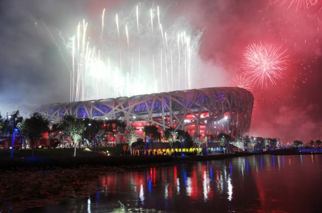 <strong>Estádio Olimpico Nacional de Pequim, China</strong>Principal palco dos Jogos Olímpicos de <a href="https://viajeaqui.abril.com.br/cidades/china-pequim-beijing" rel="Pequim">Pequim</a>, o Ninho de Pássaro é um projeto da dupla Herzog e de Meuron. Os vencedores do Pritzker de 2001 são responsáveis pelos projetos do Tate Modern (<a href="https://viajeaqui.abril.com.br/cidades/reino-unido-londres" rel="Londres">Londres</a>), da Allianz Arena (<a href="https://viajeaqui.abril.com.br/cidades/alemanha-munique" rel="Munique">Munique</a>) e do Teatro da Dança de São Paulo, ainda no papel <strong>Estádio Olimpico Nacional de Pequim, China</strong>Principal palco dos Jogos Olímpicos de <a href="https://viajeaqui.abril.com.br/cidades/china-pequim-beijing" rel="Pequim">Pequim</a>, o Ninho de Pássaro é um projeto da dupla Herzog e de Meuron. Os vencedores do Pritzker de 2001 são responsáveis pelos projetos do Tate Modern (<a href="https://viajeaqui.abril.com.br/cidades/reino-unido-londres" rel="Londres">Londres</a>), da Allianz Arena (<a href="https://viajeaqui.abril.com.br/cidades/alemanha-munique" rel="Munique">Munique</a>) e do Teatro da Dança de São Paulo, ainda no papel