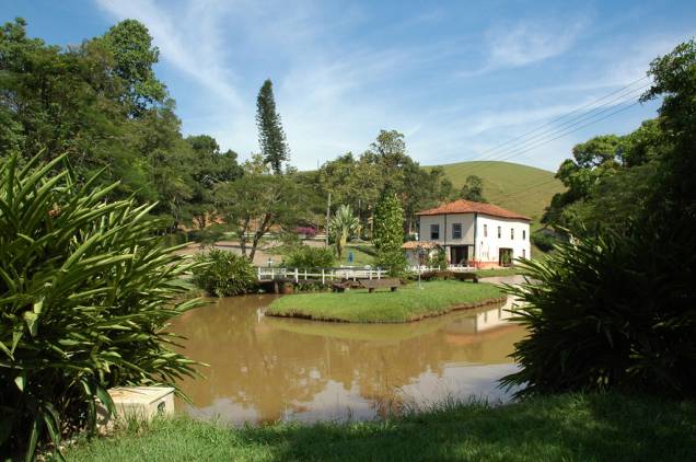 Lago do Hotel Fazenda Independência, recomendado pelo GUIA QUATRO RODAS, antiga fazenda cafeeira na Serra da Bocaina, Bananal, São Paulo Lago do Hotel Fazenda Independência, recomendado pelo GUIA QUATRO RODAS, antiga fazenda cafeeira na Serra da Bocaina, Bananal, São Paulo
