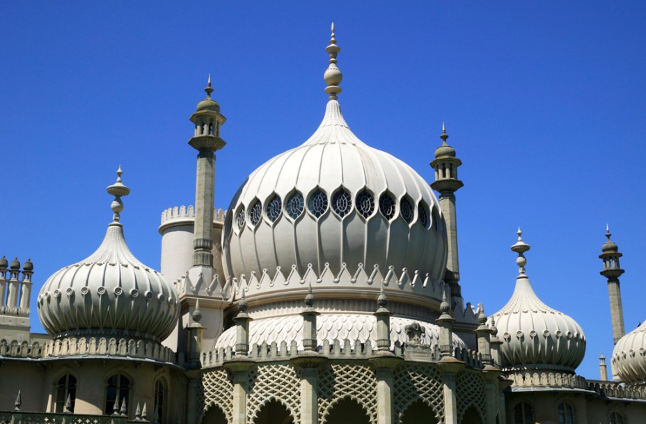 O Palácio Royal Pavilion foi construído no final do século 18, em Brighton, como um local de retiro e tratamento para os males da saúde do príncipe de Gales, o futuro rei George IV