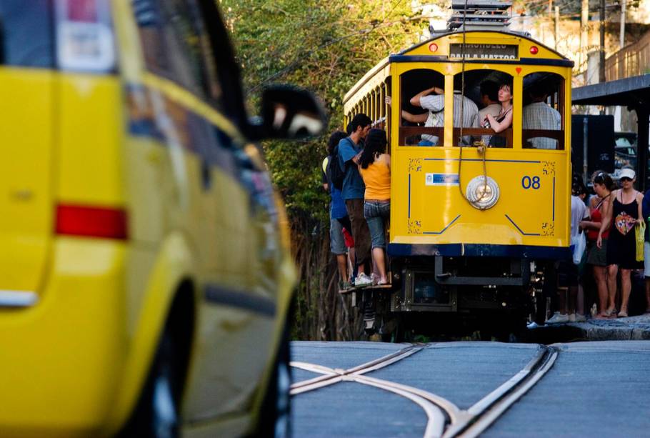 O extinto bondinho de Santa Teresa - o transporte não existe mais, mas o bairro continua famoso pelos charmosos bares, restaurantes, lojas de artesanato e points hipsters cariocas