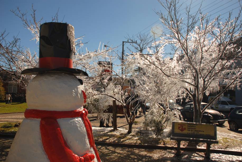 No inverno, a temperatura de São Joaquim, Santa Catarina, pode cair a -10ºC e a possibilidade de ver neve atrai muitos turistas