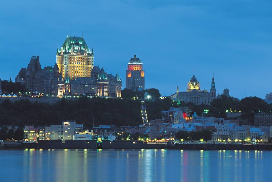 Vista do Château Frontenac, em Quebec, luxuoso hotel do século 19 Vista do Château Frontenac, em Quebec, luxuoso hotel do século 19