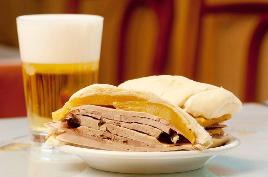 <a href="https://viajeaqui.abril.com.br/estabelecimentos/br-rj-rio-de-janeiro-restaurante-cervantes" rel="Cervantes, Rio de Janeiro: " target="_blank"><strong>Cervantes, Rio de Janeiro: </strong></a>É queridinho na madrugada carioca. Os sanduíches com abacaxi fazem a fama do local. <a href="https://viajeaqui.abril.com.br/estabelecimentos/br-rj-rio-de-janeiro-restaurante-cervantes" rel="Cervantes, Rio de Janeiro: " target="_blank"><strong>Cervantes, Rio de Janeiro: </strong></a>É queridinho na madrugada carioca. Os sanduíches com abacaxi fazem a fama do local.