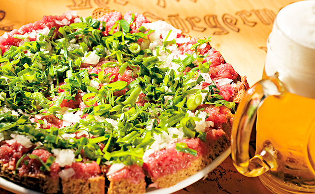 <a href="https://viajeaqui.abril.com.br/estabelecimentos/br-pr-curitiba-restaurante-bar-do-alemao" rel="Bar do Alemão – Curitiba:" target="_blank"><strong>Bar do Alemão – Curitiba: </strong></a> Tradicionalíssimo, serve petiscos como kassler e mix de salsichas desde 1979. <a href="https://viajeaqui.abril.com.br/estabelecimentos/br-pr-curitiba-restaurante-bar-do-alemao" rel="Bar do Alemão – Curitiba:" target="_blank"><strong>Bar do Alemão – Curitiba: </strong></a> Tradicionalíssimo, serve petiscos como kassler e mix de salsichas desde 1979.