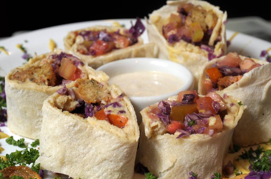 <a href="https://viajeaqui.abril.com.br/estabelecimentos/br-pe-recife-restaurante-central" rel="Central, Recife: " target="_blank"><strong>Central, Recife: </strong></a> O sanduíche de falafel no pão sírio com repolho-roxo e pasta de gergelim se destaca no cardápio. Mas também há variedade de cachaças e petiscos. <a href="https://viajeaqui.abril.com.br/estabelecimentos/br-pe-recife-restaurante-central" rel="Central, Recife: " target="_blank"><strong>Central, Recife: </strong></a> O sanduíche de falafel no pão sírio com repolho-roxo e pasta de gergelim se destaca no cardápio. Mas também há variedade de cachaças e petiscos.