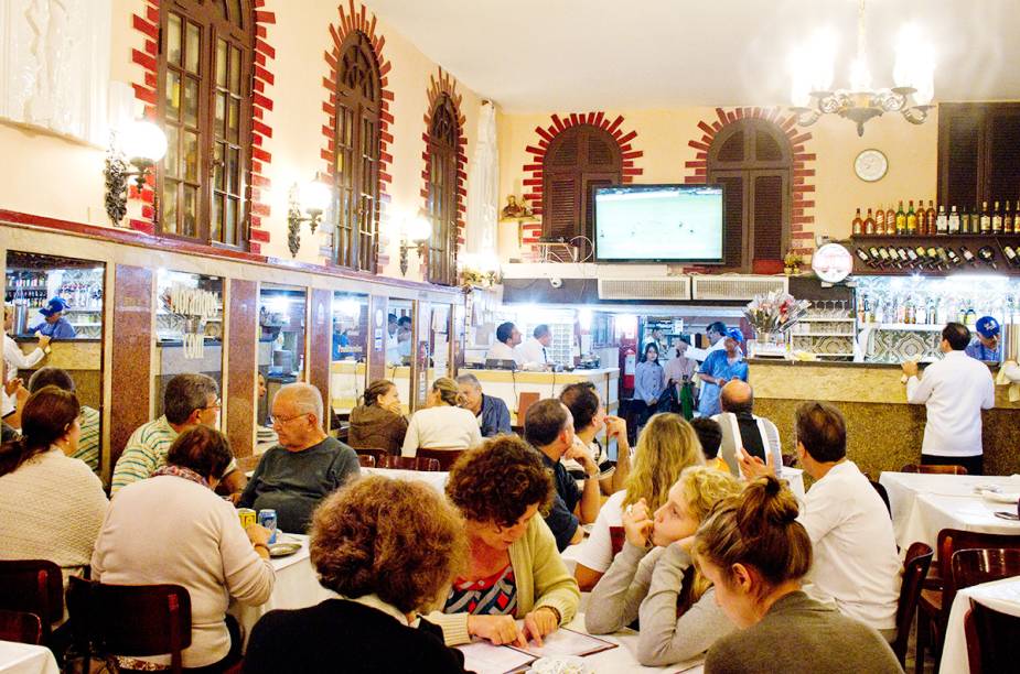 <a href="https://viajeaqui.abril.com.br/estabelecimentos/br-rj-rio-de-janeiro-restaurante-lamas" rel="Lamas, Rio de Janeiro:" target="_blank"><strong>Lamas, Rio de Janeiro:</strong></a>O bar-restaurante completa 140 anos em 2014. Pratos com filé são a especialidade da casa. <a href="https://viajeaqui.abril.com.br/estabelecimentos/br-rj-rio-de-janeiro-restaurante-lamas" rel="Lamas, Rio de Janeiro:" target="_blank"><strong>Lamas, Rio de Janeiro:</strong></a>O bar-restaurante completa 140 anos em 2014. Pratos com filé são a especialidade da casa.