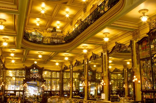 <strong>2. <a href="https://viajeaqui.abril.com.br/estabelecimentos/br-rj-rio-de-janeiro-atracao-confeitaria-colombo" rel="CONFEITARIA COLOMBO" target="_self">CONFEITARIA COLOMBO</a></strong> (200 metros) Mais do que tomar um café, o barato, aqui, é admirar o ambiente com megaespelhos belgas e a enorme claraboia central. <em>Endereço: Rua Gonçalves Dias, 32/36</em> <strong>2. <a href="https://viajeaqui.abril.com.br/estabelecimentos/br-rj-rio-de-janeiro-atracao-confeitaria-colombo" rel="CONFEITARIA COLOMBO" target="_self">CONFEITARIA COLOMBO</a></strong> (200 metros) Mais do que tomar um café, o barato, aqui, é admirar o ambiente com megaespelhos belgas e a enorme claraboia central. <em>Endereço: Rua Gonçalves Dias, 32/36</em>
