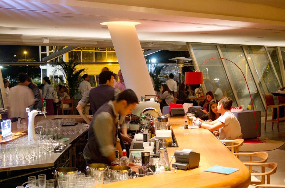 <a href="https://viajeaqui.abril.com.br/estabelecimentos/br-rj-rio-de-janeiro-restaurante-san-remo" rel="San Remo, Rio de Janeiro:" target="_blank"><strong>San Remo, Rio de Janeiro:</strong></a> Ideal para aproveitar a vista da Lagoa Rodrigo de Freitas e tomar drinks elaborado e bem preparados. <a href="https://viajeaqui.abril.com.br/estabelecimentos/br-rj-rio-de-janeiro-restaurante-san-remo" rel="San Remo, Rio de Janeiro:" target="_blank"><strong>San Remo, Rio de Janeiro:</strong></a> Ideal para aproveitar a vista da Lagoa Rodrigo de Freitas e tomar drinks elaborado e bem preparados.