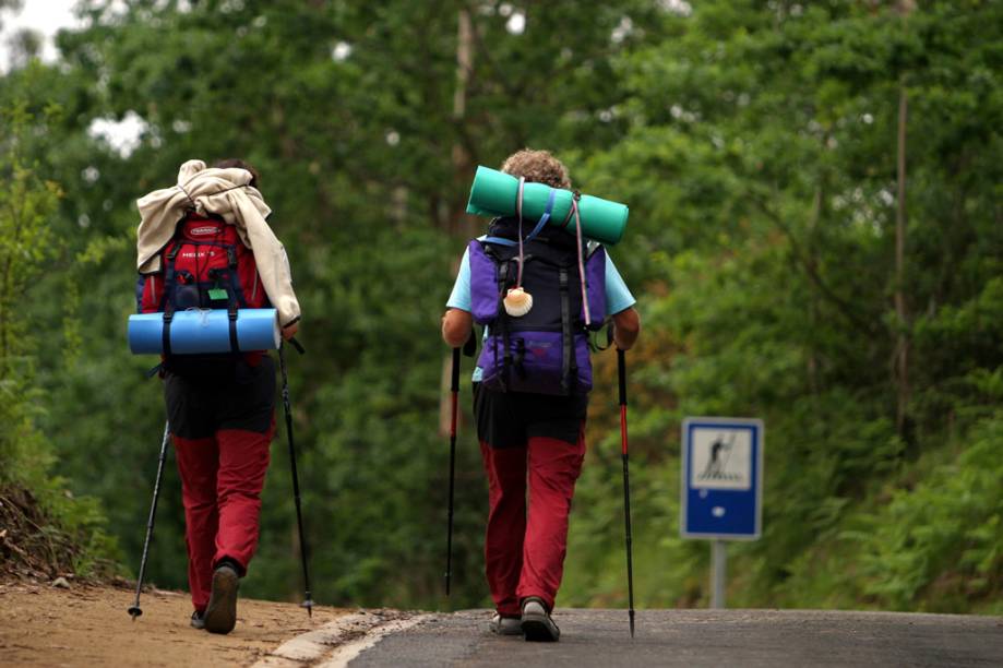 Há séculos peregrinos enfrentam uma longa caminhada para ver e contemplar o local onde estaria enterrado o corpo do Apóstolo Tiago, em Santiago de Compostela