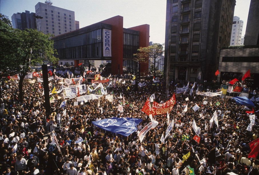 Não é só de negócios e atividades culturais que vive a pulsante Avenida Paulista. O local é palco de diversas manifestações e protestos. Um dos mais marcantes foi o que provocou o processo de impeachment do presidente Fernando Collor, em 1992