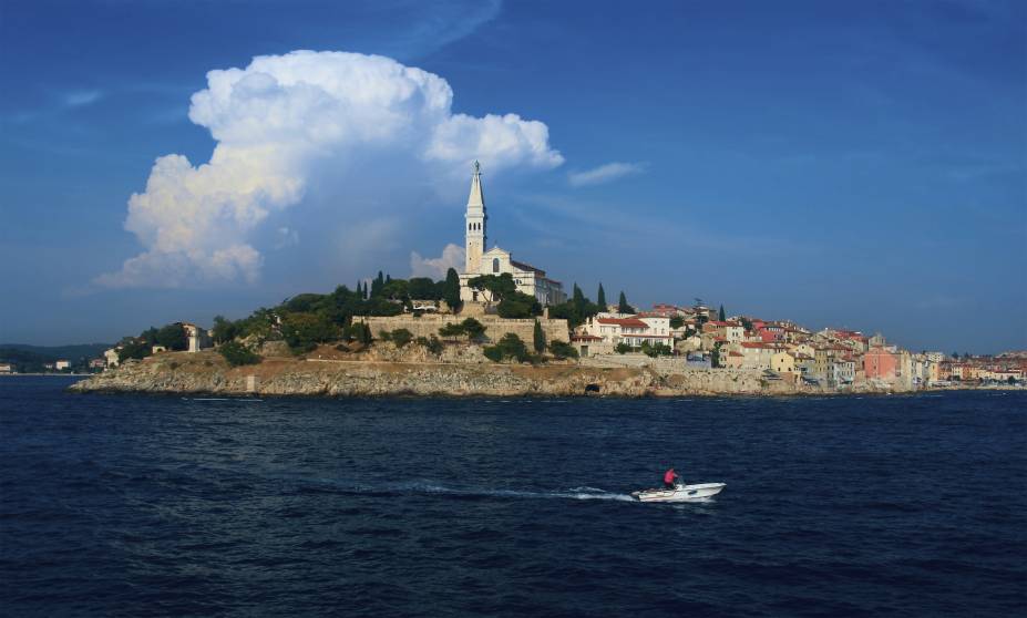 Uma península no norte da <strong>Croácia</strong>, <strong>Istria</strong> é chamada de "nova Toscana", em referência à famosa região turística na Itália. Um dos destaques da região é a romântica <strong>Ilha de Rovinj</strong>, na foto