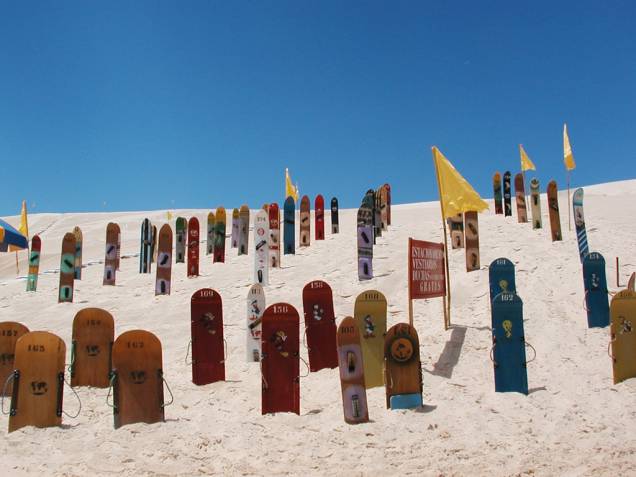 Surfar na areia não é fácil, mas pode ser bastante divertido. Entre Garopaba e a Praia do Siriú há três bares que alugam o equipamento Surfar na areia não é fácil, mas pode ser bastante divertido. Entre Garopaba e a Praia do Siriú há três bares que alugam o equipamento