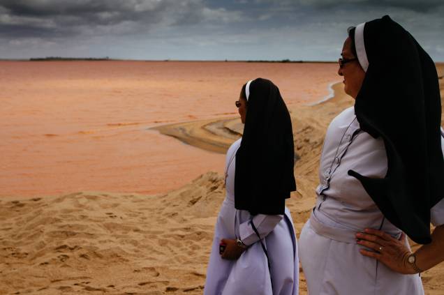 As mãos da ceramista Mieko Ukeseshi As mãos da ceramista Mieko Ukeseshi
