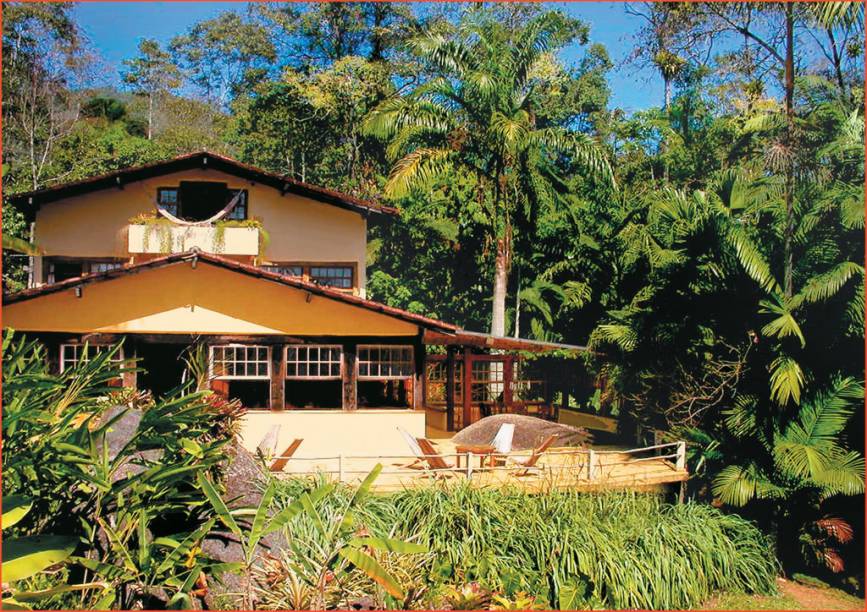 A Pousada e Restaurante Le Gite DIndaiatiba fica em uma área verde com cachoeira nos arredores