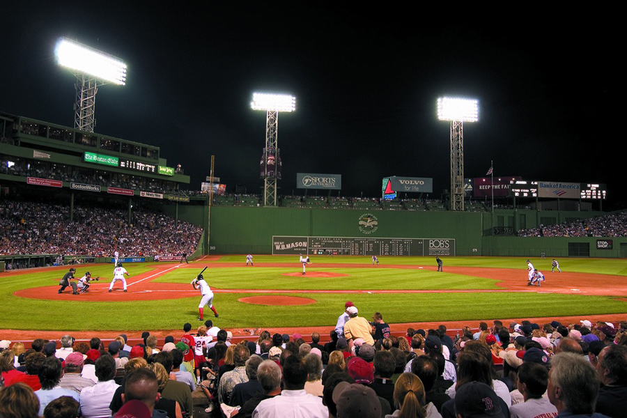 O famoso estádio Fenway Park, que completou 100 anos em abril de 2012