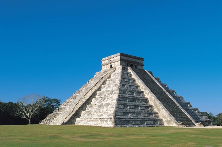Chichén Itzá, um dos mais importantes centros políticos dos maias, é uma das novas sete maravilhas do mundo e Patrimônio Histórico pela Unesco Chichén Itzá, um dos mais importantes centros políticos dos maias, é uma das novas sete maravilhas do mundo e Patrimônio Histórico pela Unesco