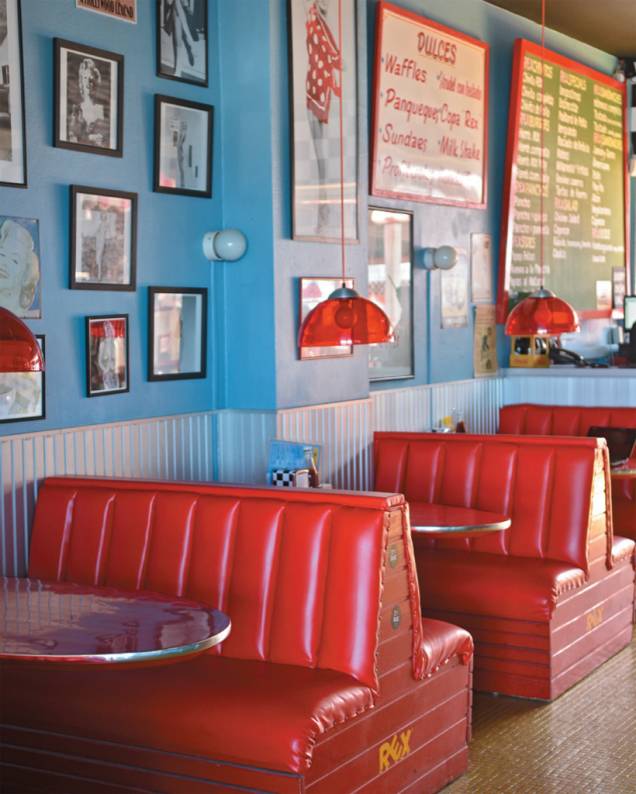 Ambiente retro da lanchonete Rex Ambiente retro da lanchonete Rex