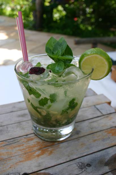 Caipirinha servida no restaurante Pousada do Toque, em São Miguel dos Milagres Caipirinha servida no restaurante Pousada do Toque, em São Miguel dos Milagres