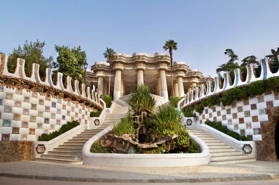 Os jardins e pavilhões do Parc Güell, obra de Gaudí, tornaram-se uma ampla área de lazer para a cidade Os jardins e pavilhões do Parc Güell, obra de Gaudí, tornaram-se uma ampla área de lazer para a cidade