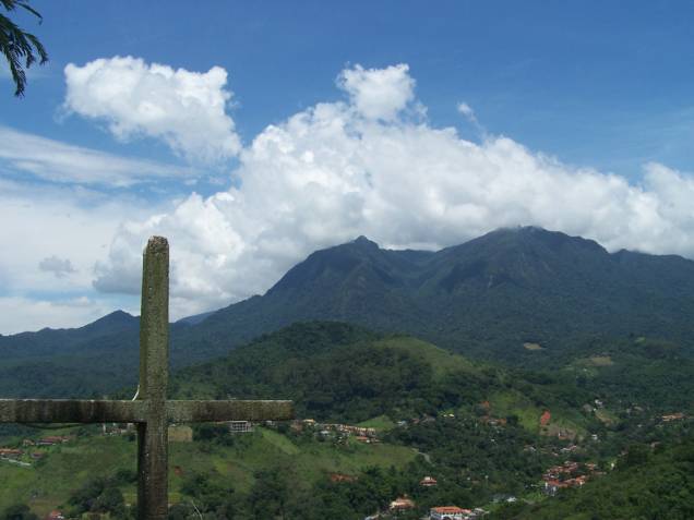 Um dos passeios de Penedo, Rio de Janeiro, é o a cavalo até a Cachoeira da Lontra ou por uma área descampada, com vista para a Serra da Índia (foto) Um dos passeios de Penedo, Rio de Janeiro, é o a cavalo até a Cachoeira da Lontra ou por uma área descampada, com vista para a Serra da Índia (foto)