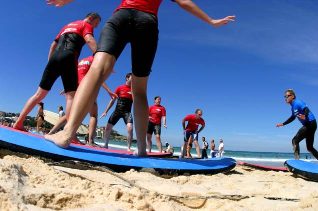 Bondi Beach é uma das praias mais badaladas de Sydney. O clube de salva-vidas, os animados cafés e restaurantes e as escolinhas de surfe são apenas algumas das atrações do local Bondi Beach é uma das praias mais badaladas de Sydney. O clube de salva-vidas, os animados cafés e restaurantes e as escolinhas de surfe são apenas algumas das atrações do local