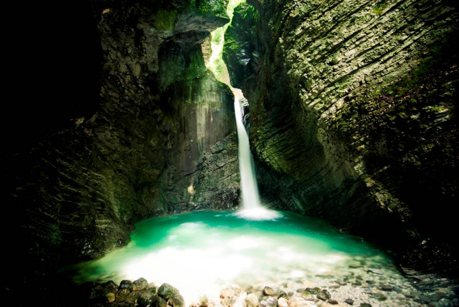 Cascata na região dos Alpes Eslovenos