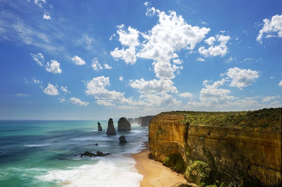 Vista geral dos Doze Apóstolos, 270 km a sudoeste de Melbourne