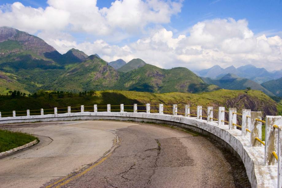 Trecho da rodovia que liga Petrópolis a Teresópolis, no Parque Nacional da Serra dos Órgãos