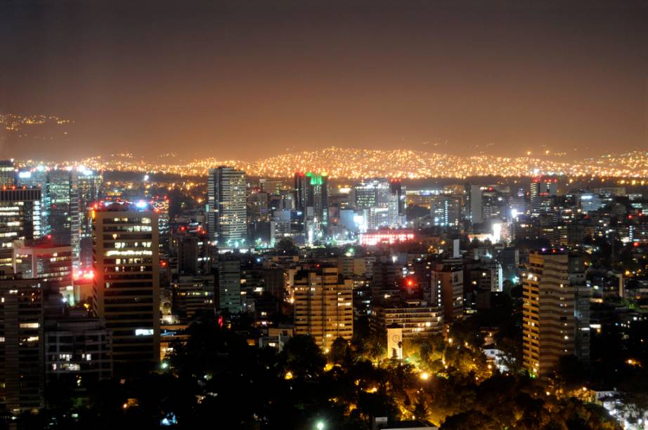 4.º lugar: <a href="https://viajeaqui.abril.com.br/cidades/mexico-cidade-do-mexico" rel="Cidade do México" target="_blank"><strong>Cidade do México</strong></a>, <strong>México</strong><br />  Uma das maiores megalópoles do planeta reúne exemplos do melhor legado da arquitetura colonial ibérica e impressionantes indícios de Tenochtitlán, a antiga capital do povo asteca.