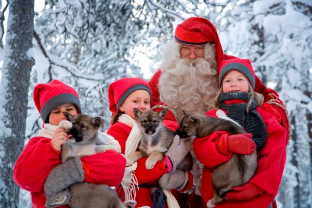 A cidade de Rovaniemi fica na Lapônia, a 830 quilômetros de Helsinque, a capital finlandesa. Por lá é possível não só visitar a vila de Santa Claus (o nosso Papai Noel), mas também fazer excursões de snownbile (uma espécie de jet-ski para neve), trenós puxados por renas ou cães e se hospedar em hotéis de gelo A cidade de Rovaniemi fica na Lapônia, a 830 quilômetros de Helsinque, a capital finlandesa. Por lá é possível não só visitar a vila de Santa Claus (o nosso Papai Noel), mas também fazer excursões de snownbile (uma espécie de jet-ski para neve), trenós puxados por renas ou cães e se hospedar em hotéis de gelo