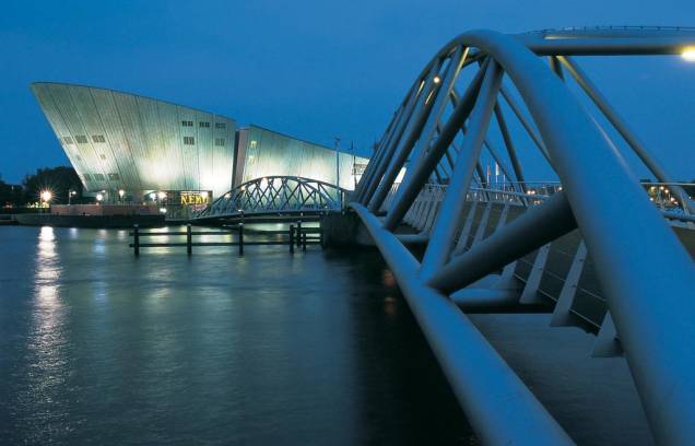 O <a href="https://viajeaqui.abril.com.br/estabelecimentos/holanda-amsterda-atracao-nemo" rel="Nemo" target="_blank">Nemo</a> abriga um dos maiores centros de ciências e tecnologia da Europa, uma viagem educativa para adultos e crianças O <a href="https://viajeaqui.abril.com.br/estabelecimentos/holanda-amsterda-atracao-nemo" rel="Nemo" target="_blank">Nemo</a> abriga um dos maiores centros de ciências e tecnologia da Europa, uma viagem educativa para adultos e crianças