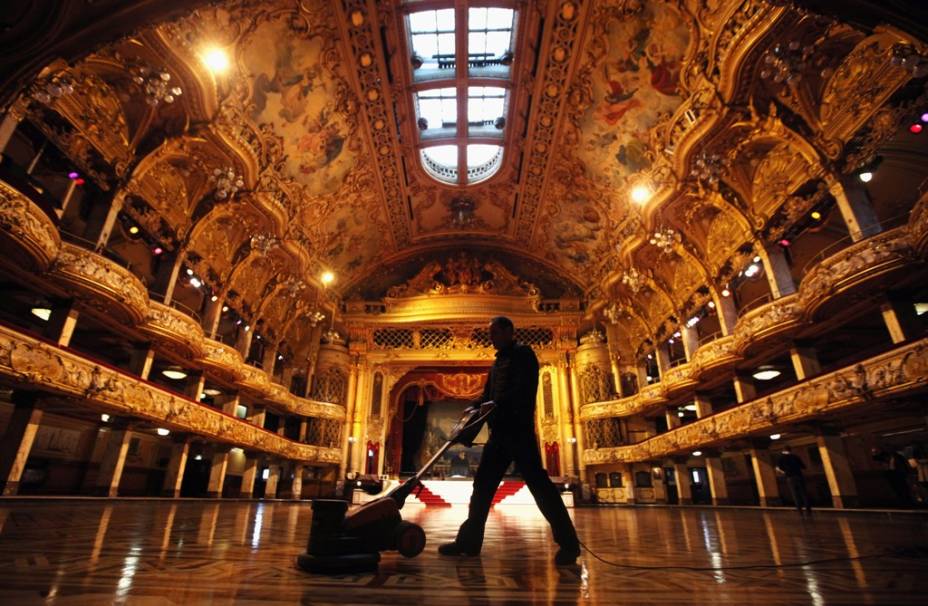 Sede de um dos mais renomados eventos de dança de salão do mundo, o piso do salão central Blackpool Tower Ballroom possui mais de 30 mil tacos de madeira de lei