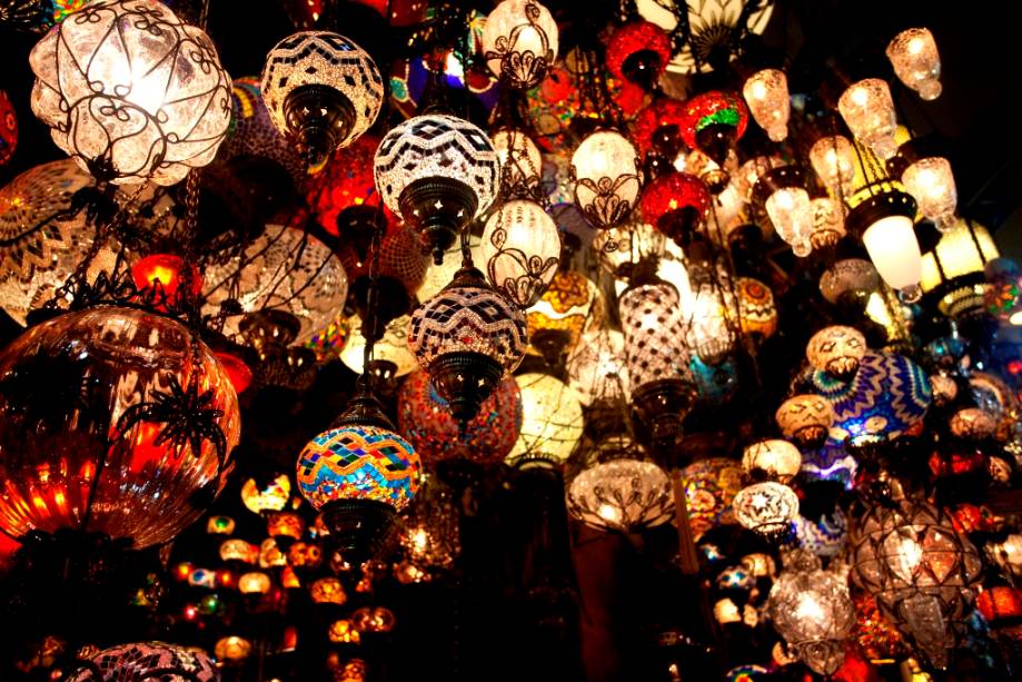 O Grande Bazar e sua longa história são uma passagem obrigatória em Istambul - até mesmo para o city tour oferecido pela Turkish Airlines O Grande Bazar e sua longa história são uma passagem obrigatória em Istambul - até mesmo para o city tour oferecido pela Turkish Airlines