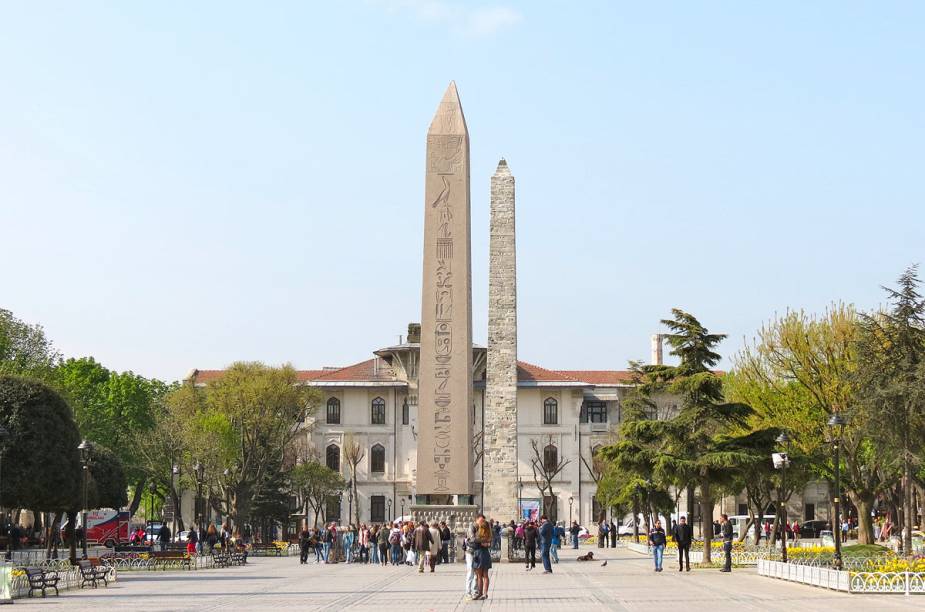 A praça do Hipódromo é praticamente uma extensão da praça de Sultanahmed e funcionava como um hipódromo na época bizantina