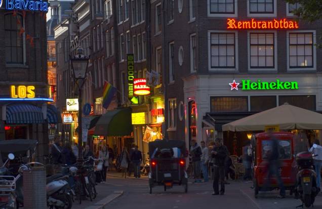 A quadra Rembrandtplein é ideal para apreciar uma cerveja holandesa A quadra Rembrandtplein é ideal para apreciar uma cerveja holandesa