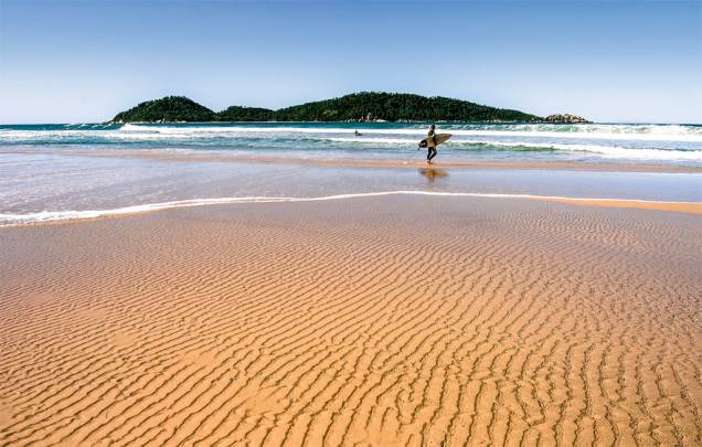 <strong>Jericoacoara (CE) – 4 noites – R$ 1 332</strong><br /> A viagem para um dos destinos de praia mais bonitos do Brasil inclui quatro noites de hospedagem no My Blue Hotel, com café da manhã, passagem aérea ida e volta, kit ecoturismo e pontos Multiplus.<br /> <br /> <strong>Quando:</strong> saídas em outubro e novembro<br /> <strong>Pagamento: </strong>R$ 1 332 à vista ou entrada de R$ 266,40 + 9 vezes de R$ 118,40<br /> <strong>Quem leva:</strong> a <strong>TAM Viagens</strong> tel (11) 3274-1313 / site <a href="https://www.tamviagens.com.br" rel="www.tamviagens.com.br" target="_blank">www.tamviagens.com.br</a> <strong>Jericoacoara (CE) – 4 noites – R$ 1 332</strong><br /> A viagem para um dos destinos de praia mais bonitos do Brasil inclui quatro noites de hospedagem no My Blue Hotel, com café da manhã, passagem aérea ida e volta, kit ecoturismo e pontos Multiplus.<br /> <br /> <strong>Quando:</strong> saídas em outubro e novembro<br /> <strong>Pagamento: </strong>R$ 1 332 à vista ou entrada de R$ 266,40 + 9 vezes de R$ 118,40<br /> <strong>Quem leva:</strong> a <strong>TAM Viagens</strong> tel (11) 3274-1313 / site <a href="https://www.tamviagens.com.br" rel="www.tamviagens.com.br" target="_blank">www.tamviagens.com.br</a>