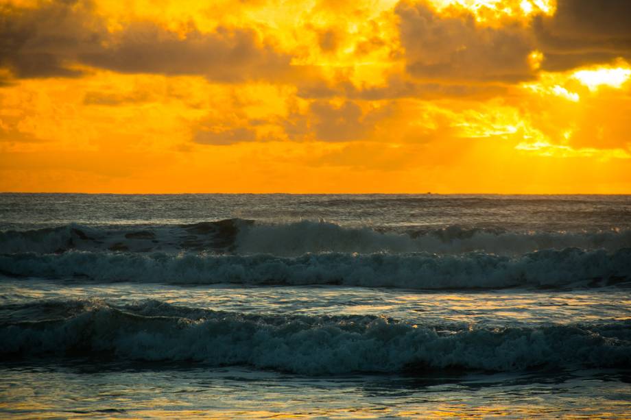 Nascer do sol na Praia dos Milionários