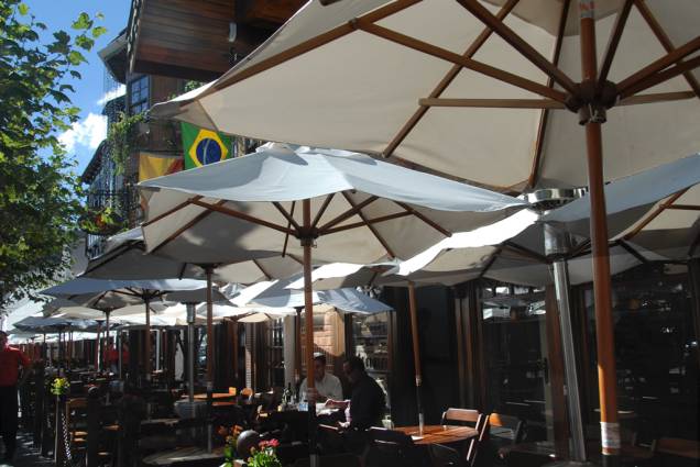Alçado a atração turística, o bar Baden Baden é o epicentro do agito na Vila Capivari Alçado a atração turística, o bar Baden Baden é o epicentro do agito na Vila Capivari