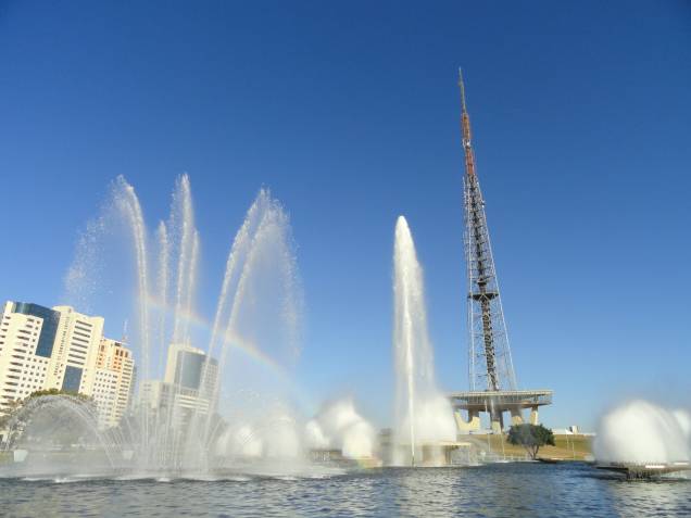 <a href="https://viajeaqui.abril.com.br/estabelecimentos/br-df-brasilia-atracao-torre-de-televisao" rel="15. Torre de Televisão "><strong>15. Torre de Televisão </strong></a><a href="https://viajeaqui.abril.com.br/estabelecimentos/br-df-brasilia-atracao-torre-de-televisao" rel="15. Torre de Televisão "><strong> </strong></a>Ela é o melhor ponto de observação do Plano Piloto e dos monumentos de Brasília. Ela é a mais alta estrutura metálica da América Latina, com 75 metros!<strong>Entrada gratuita.</strong><strong>Horário de visitação: </strong> diariamente de 8h às 20h <a href="https://viajeaqui.abril.com.br/estabelecimentos/br-df-brasilia-atracao-torre-de-televisao" rel="15. Torre de Televisão "><strong>15. Torre de Televisão </strong></a><a href="https://viajeaqui.abril.com.br/estabelecimentos/br-df-brasilia-atracao-torre-de-televisao" rel="15. Torre de Televisão "><strong> </strong></a>Ela é o melhor ponto de observação do Plano Piloto e dos monumentos de Brasília. Ela é a mais alta estrutura metálica da América Latina, com 75 metros!<strong>Entrada gratuita.</strong><strong>Horário de visitação: </strong> diariamente de 8h às 20h