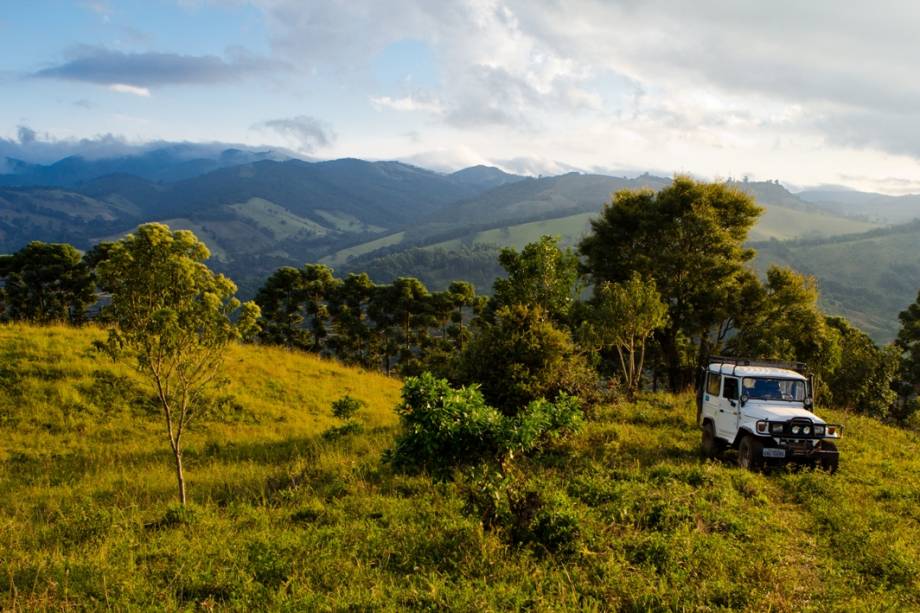 A zona rural da cidade atrai turistas em busca de suas cachoeiras e mirantes. <a href="https://www.booking.com/searchresults.pt-br.html?aid=332455&lang=pt-br&sid=eedbe6de09e709d664615ac6f1b39a5d&sb=1&src=searchresults&src_elem=sb&error_url=https%3A%2F%2Fwww.booking.com%2Fsearchresults.pt-br.html%3Faid%3D332455%3Bsid%3Deedbe6de09e709d664615ac6f1b39a5d%3Bcity%3D-631584%3Bclass_interval%3D1%3Bdest_id%3D900051129%3Bdest_type%3Dcity%3Bdtdisc%3D0%3Bfrom_sf%3D1%3Bgroup_adults%3D2%3Bgroup_children%3D0%3Binac%3D0%3Bindex_postcard%3D0%3Blabel_click%3Dundef%3Bno_rooms%3D1%3Boffset%3D0%3Bpostcard%3D0%3Braw_dest_type%3Dcity%3Broom1%3DA%252CA%3Bsb_price_type%3Dtotal%3Bsearch_selected%3D1%3Bsrc%3Dsearchresults%3Bsrc_elem%3Dsb%3Bss%3DConcei%25C3%25A7%25C3%25A3o%2520do%2520Ibitipoca%252C%2520%25E2%2580%258BMinas%2520Gerais%252C%2520%25E2%2580%258BBrasil%3Bss_all%3D0%3Bss_raw%3DConcei%25C3%25A7%25C3%25A3o%2520do%2520Ibitipoca%3Bssb%3Dempty%3Bsshis%3D0%3Bssne_untouched%3DBrotas%26%3B&ss=Gon%C3%A7alves%2C+%E2%80%8BMinas+Gerais%2C+%E2%80%8BBrasil&ssne=Concei%C3%A7%C3%A3o+do+Ibitipoca&ssne_untouched=Concei%C3%A7%C3%A3o+do+Ibitipoca&city=900051129&checkin_monthday=&checkin_month=&checkin_year=&checkout_monthday=&checkout_month=&checkout_year=&no_rooms=1&group_adults=2&group_children=0&highlighted_hotels=&from_sf=1&ss_raw=Gon%C3%A7alves+&ac_position=0&ac_langcode=xb&dest_id=-644945&dest_type=city&search_pageview_id=5af372233c8d0040&search_selected=true&search_pageview_id=5af372233c8d0040&ac_suggestion_list_length=5&ac_suggestion_theme_list_length=0" target="_blank" rel="noopener"><em>Busque hospedagens em Gonçalves</em></a>