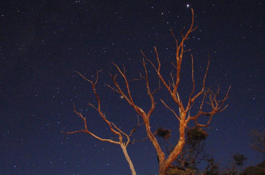 Quando o céu está sem nuvens, é possível presenciar noites estreladas no <a href="https://viajeaqui.abril.com.br/estabelecimentos/br-mg-conceicao-do-ibitipoca-atracao-parque-estadual-do-ibitipoca" rel="Parque Estadual do Ibitipoca" target="_blank">Parque Estadual do Ibitipoca</a>, no sudoeste de <a href="https://viajeaqui.abril.com.br/estados/br-minas-gerais" rel="Minas Gerais" target="_blank">Minas Gerais</a>