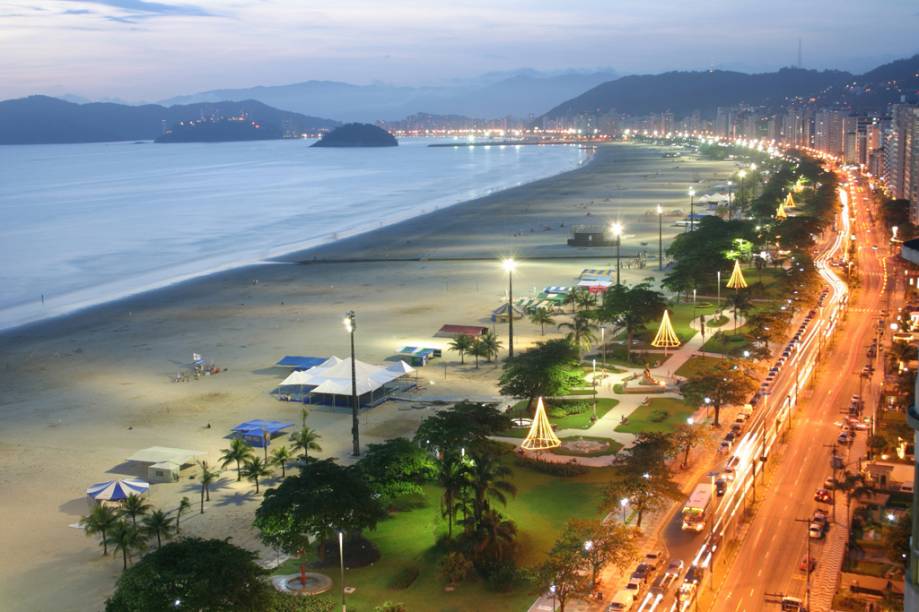 Urbanizadas, as praias de Aparecida, Ponta da Praia, Embaré, Boqueirão, Gonzada, Pompeia e José Menino estão frequentemente poluídas